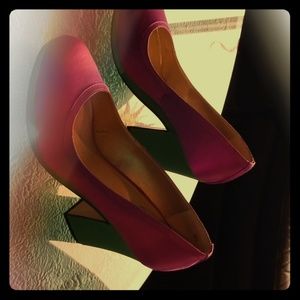 Seychelles Puprle and green platform pumps p.o s